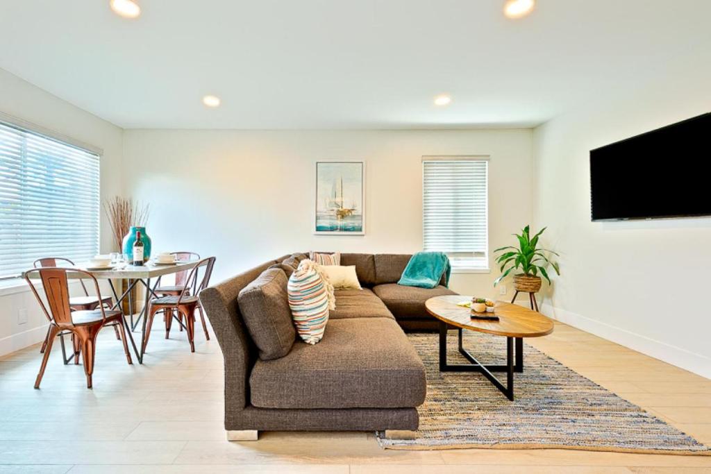 Newport Beach Condo Deluxe I & II