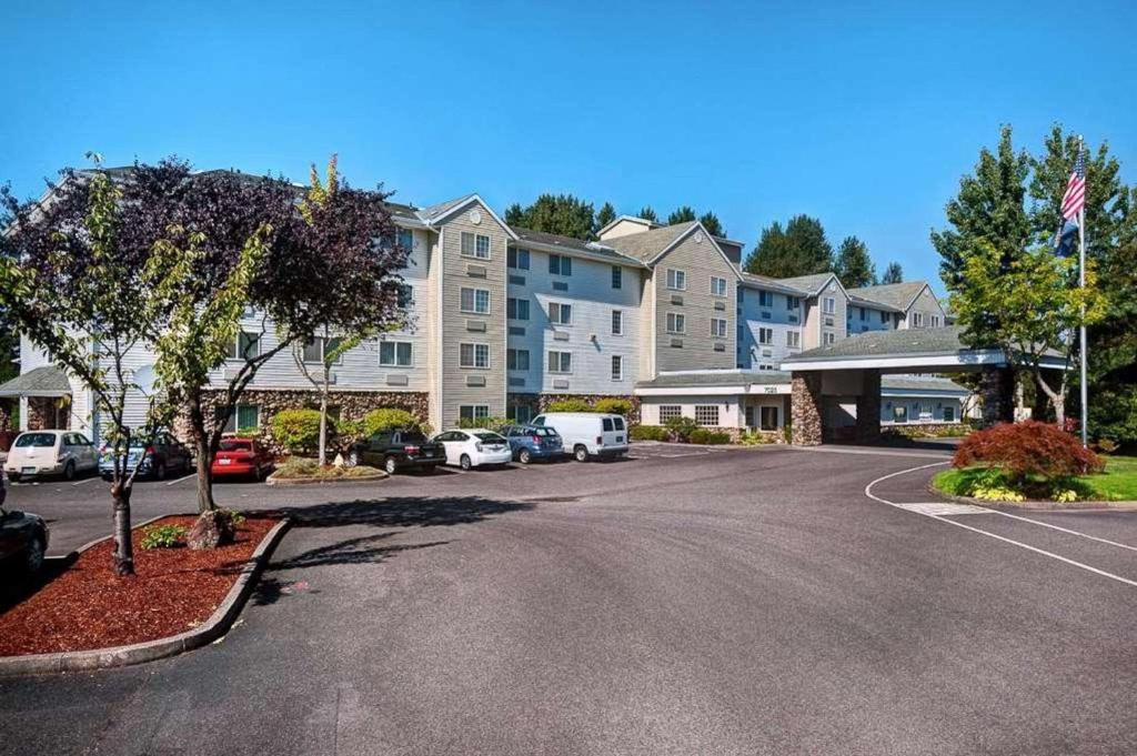 Country Inn & Suites by Radisson, Portland International Airport, OR